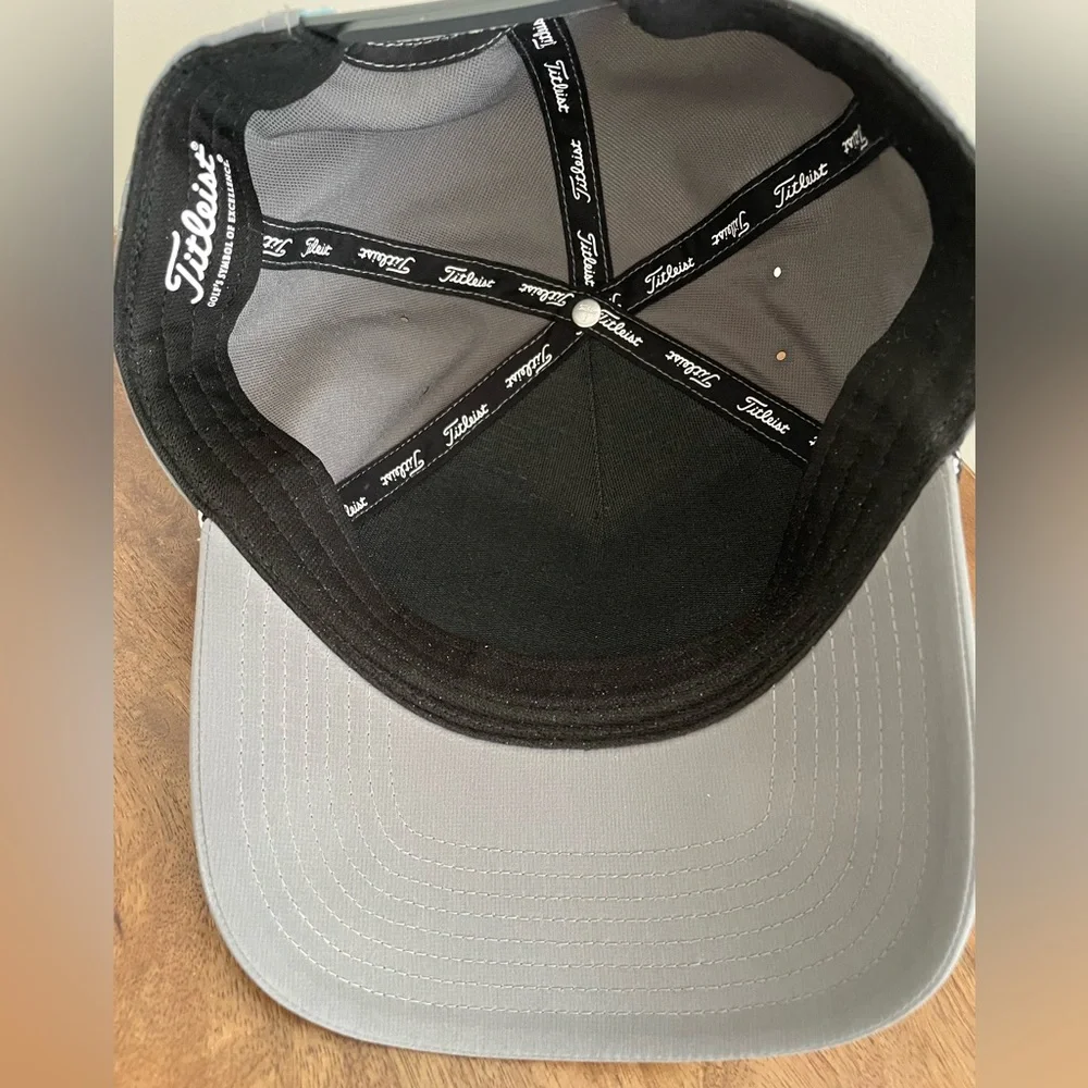 Mens Titleist Golf SnapBack cap hat - Picture 3 of 4